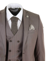 Traje de hombre de tres piezas a rayas color beige