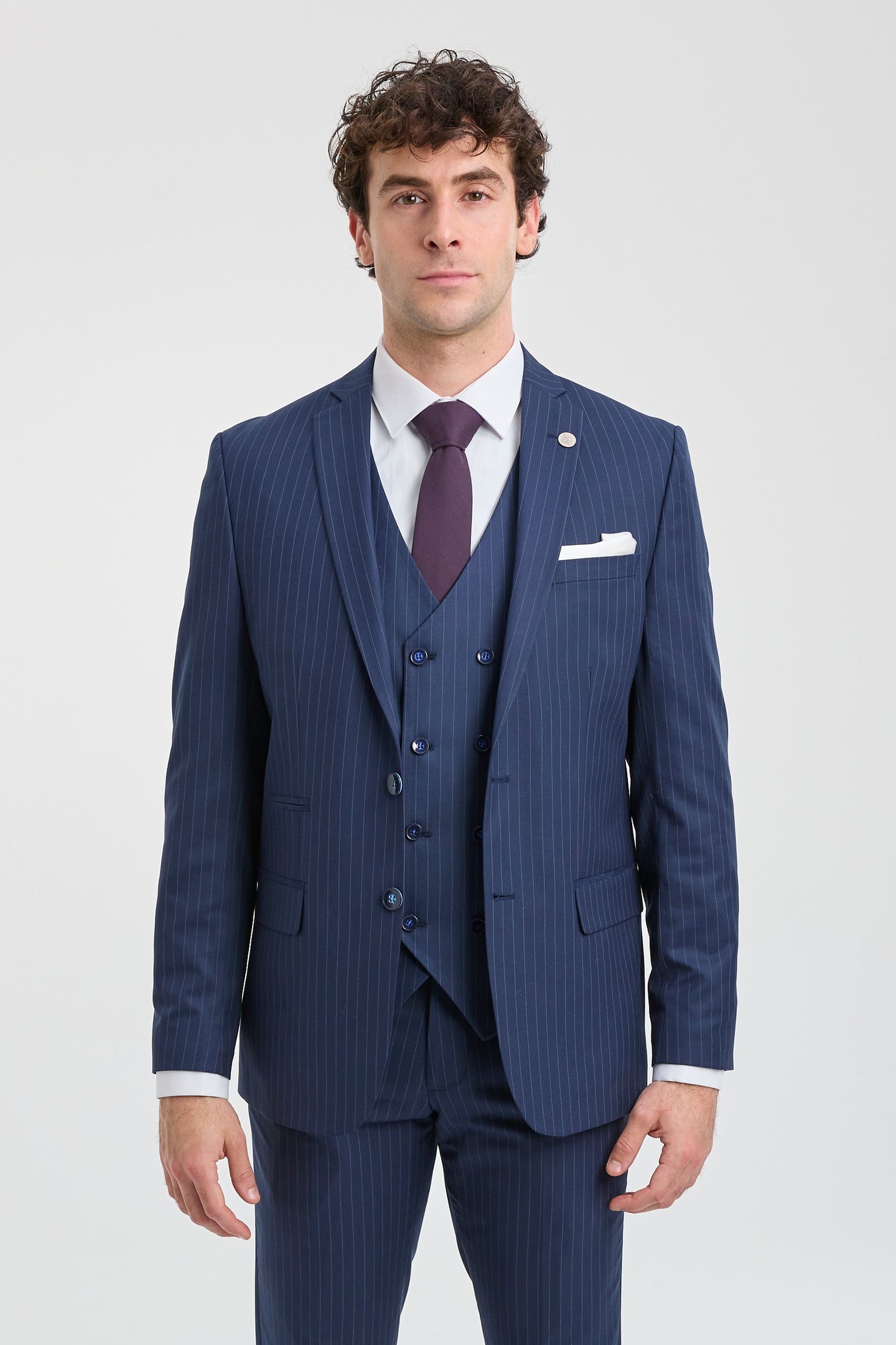 Traje de hombre de tres piezas a rayas azul marino