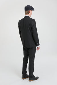 Traje de tres piezas negro a rayas para hombre