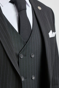 Traje de tres piezas negro a rayas para hombre