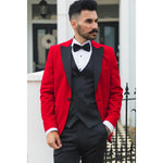 Esmoquin de terciopelo rojo para hombre con solapas de satén, ideal para cenas, bodas y graduaciones. Etiqueta negra.