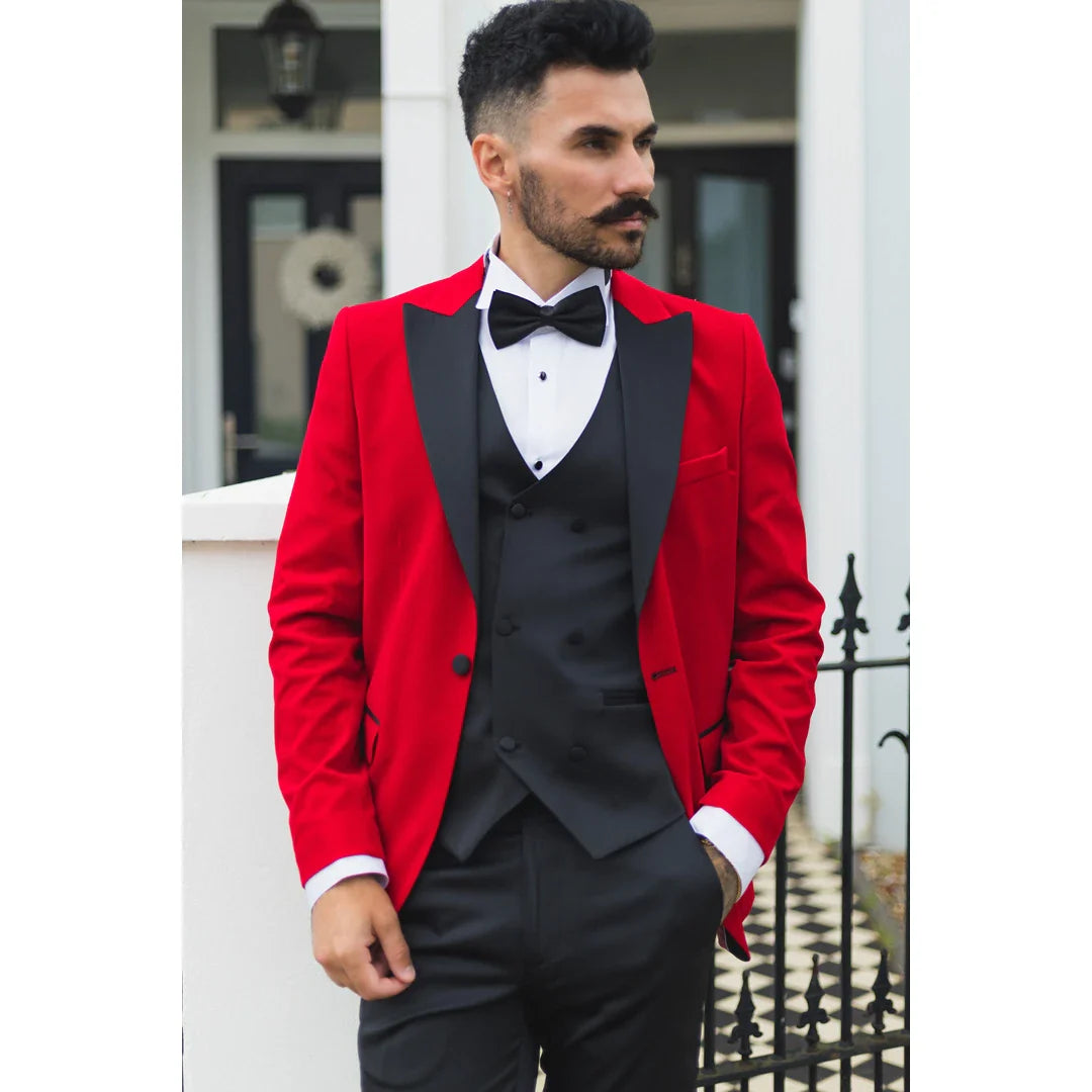 Esmoquin de terciopelo rojo para hombre con solapas de satén, ideal para cenas, bodas y graduaciones. Etiqueta negra.