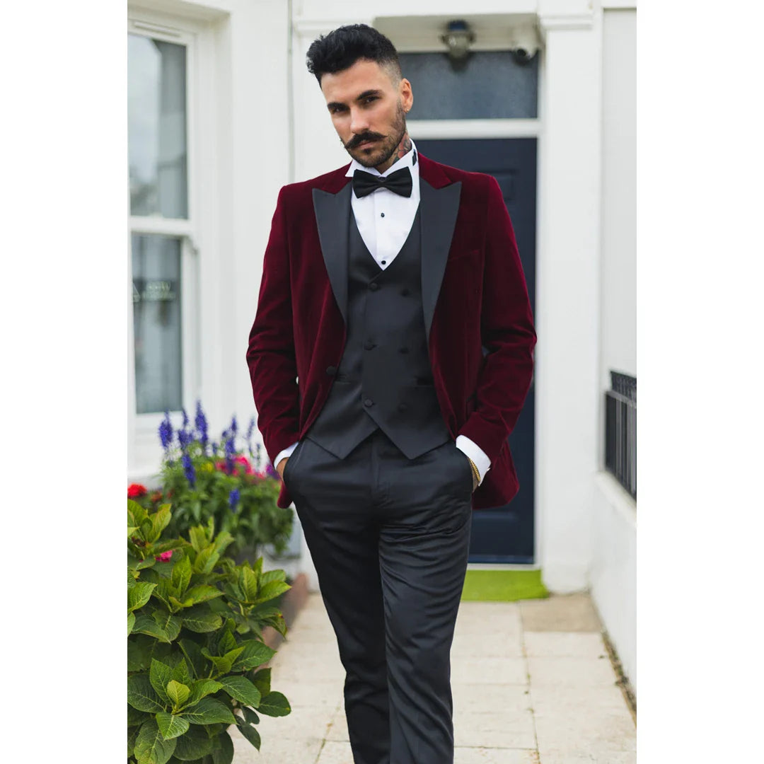 Esmoquin de terciopelo color vino para hombre, con solapas de satén, ideal para cenas, bodas y graduaciones. Etiqueta negra.