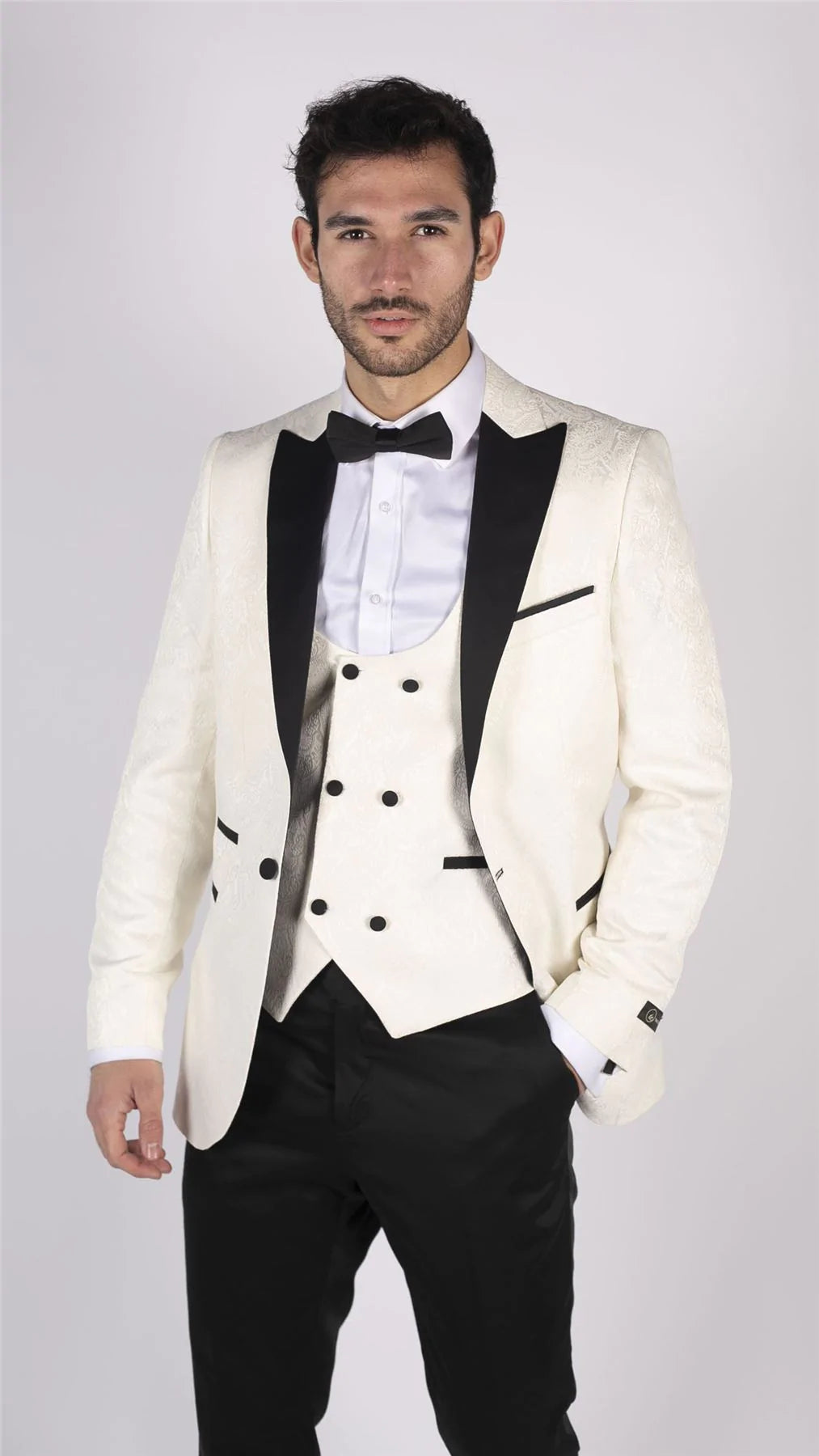 Chaqueta de esmoquin y chaleco de hombre con estampado paisley, chaqueta de cena de brocado satinado color marfil y negro.