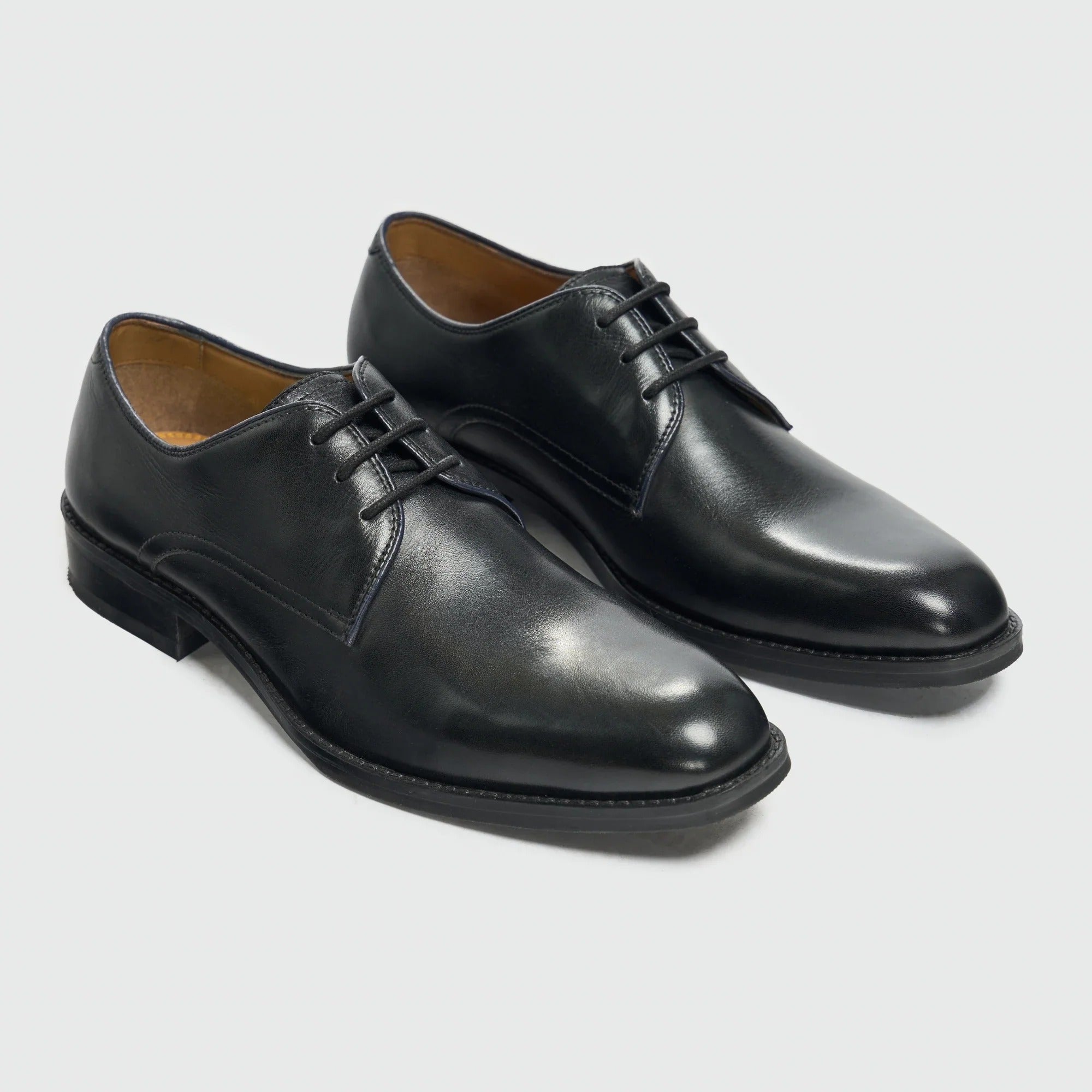Zapatos Derby clásicos de cuero negro con cordones para hombre de Taylor
