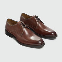 Zapatos Derby clásicos de cuero marrón con cordones para hombre de Taylor