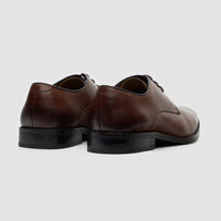 Zapatos Derby clásicos de cuero marrón con cordones para hombre de Taylor