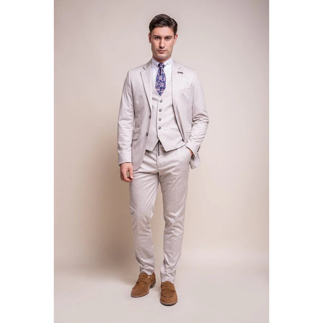 Traje de boda clásico de tres piezas color crema para hombre de Valencia