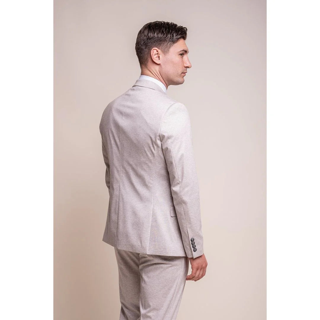 Traje de boda clásico de tres piezas color crema para hombre de Valencia
