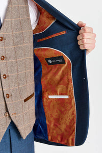 Traje azul marino Viceroy con chaleco de tweed marrón Harris en contraste.