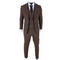 Traje de tres piezas para hombre, de corte ajustado y rayas finas marrones.