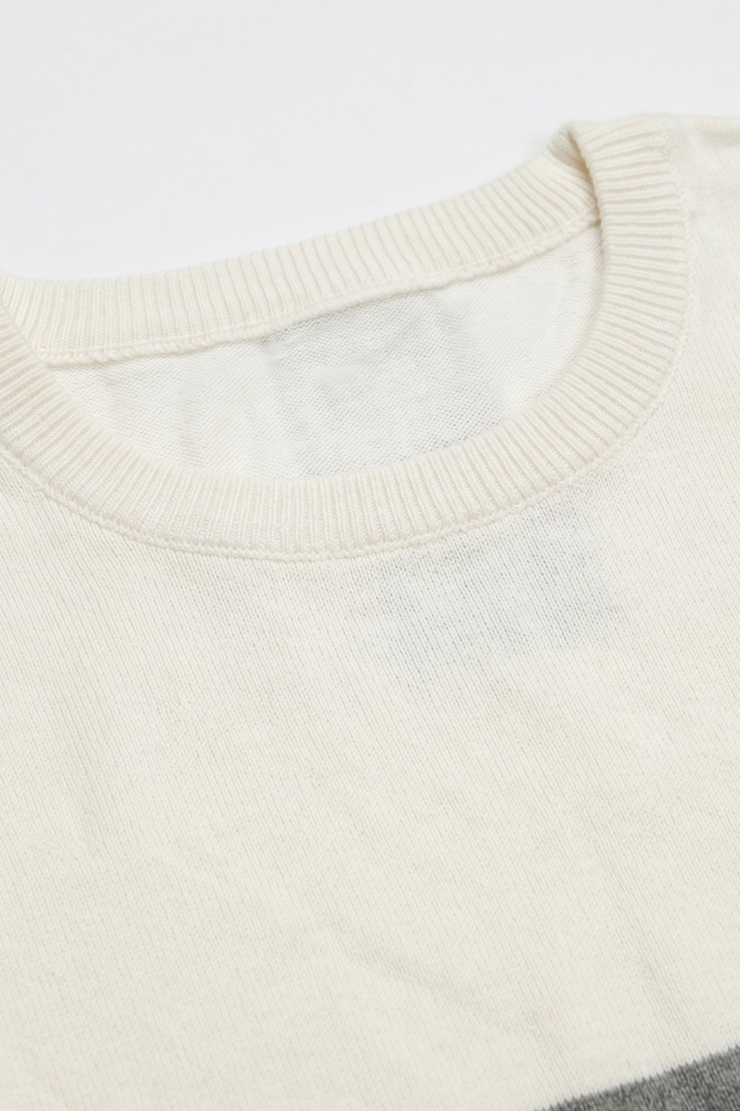 Camiseta de punto con bloques de color blanco y negro para hombre