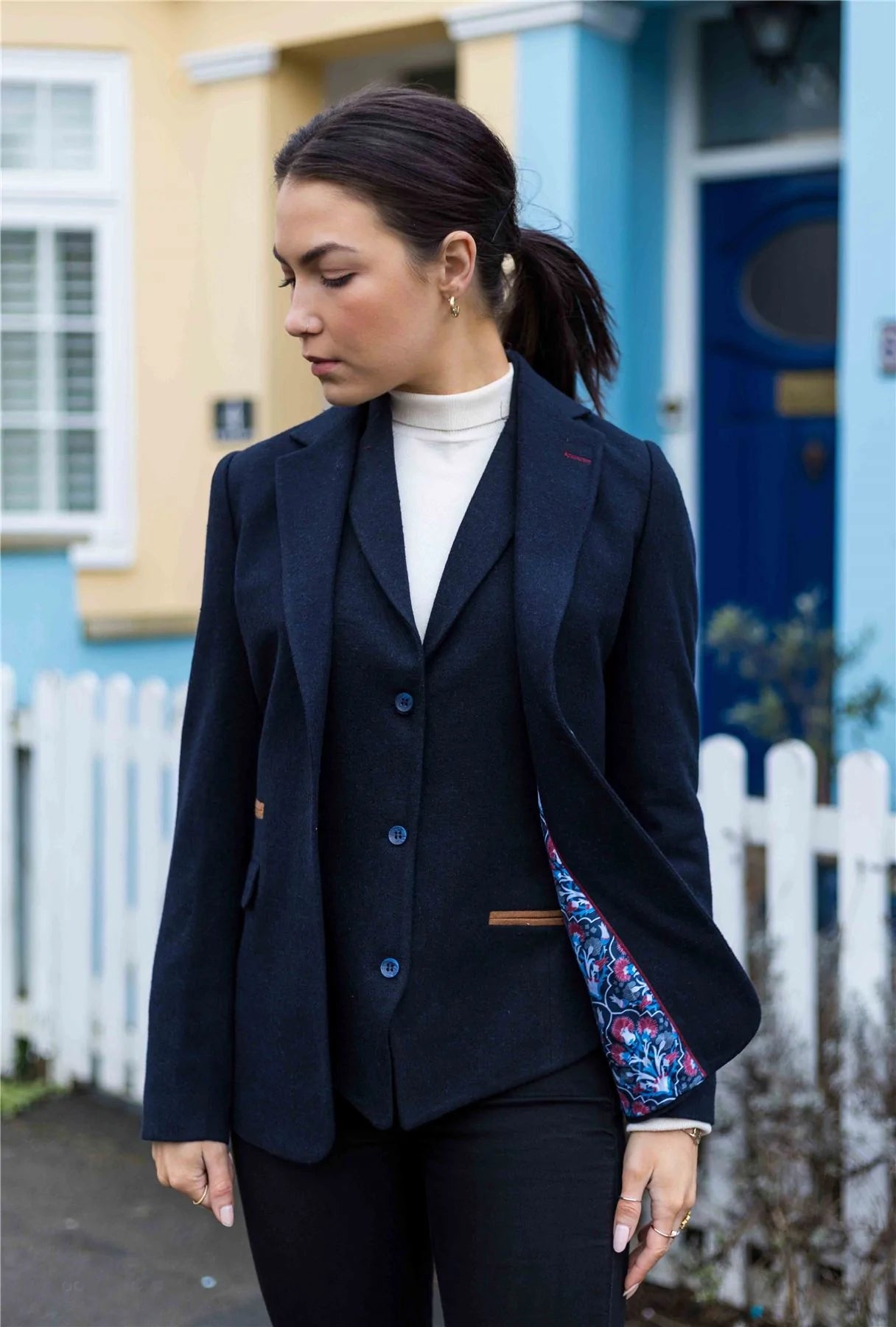 Traje de chaqueta para mujer de lana tweed con coderas, estilo vintage clásico de los años 20, color azul.