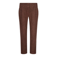 Pantalones marrones sobre fondo blanco